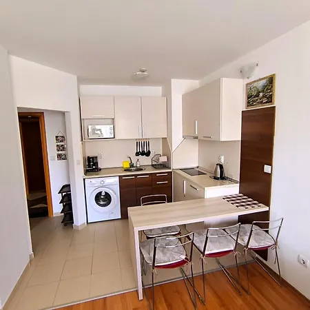 In Belvedere Club G205 דירה