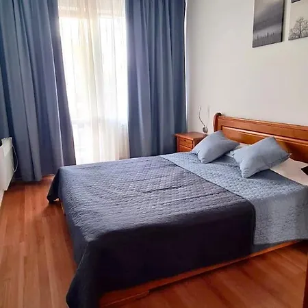 In Belvedere Club G205 * בנסקו