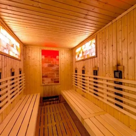 In Belvedere Club G205 *