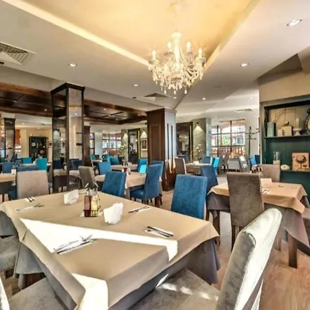 In Belvedere Club G205 דירה *