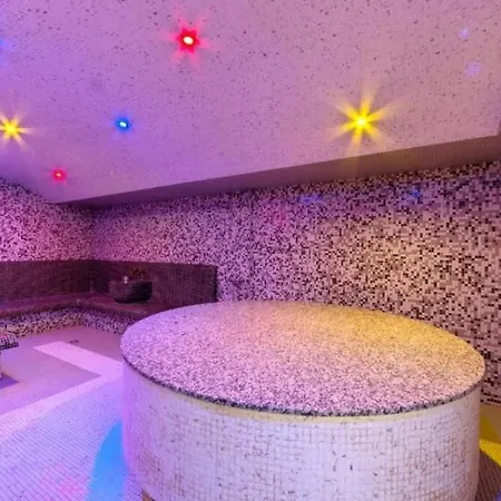 In Belvedere Club G205 * בנסקו