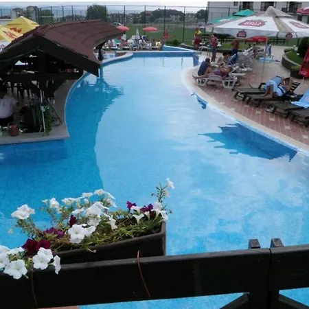 In Belvedere Club G205 * בנסקו