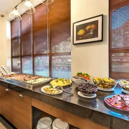 In Belvedere Club G205