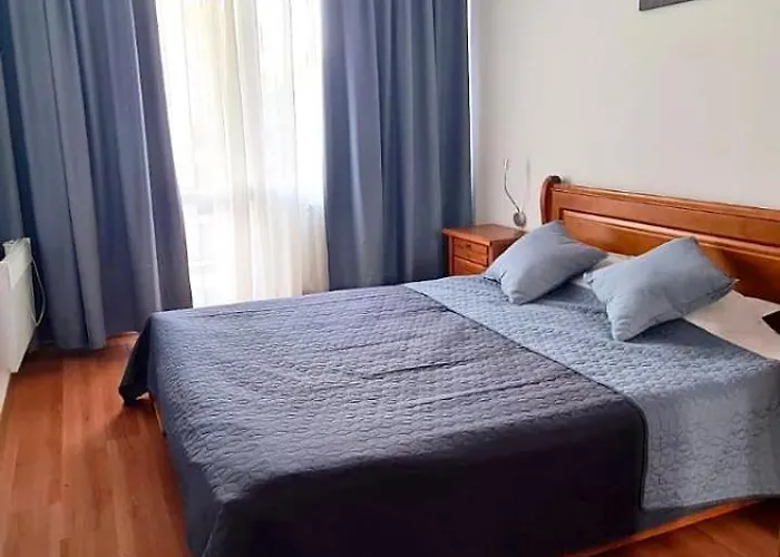 In Belvedere Club G205 * 班斯科